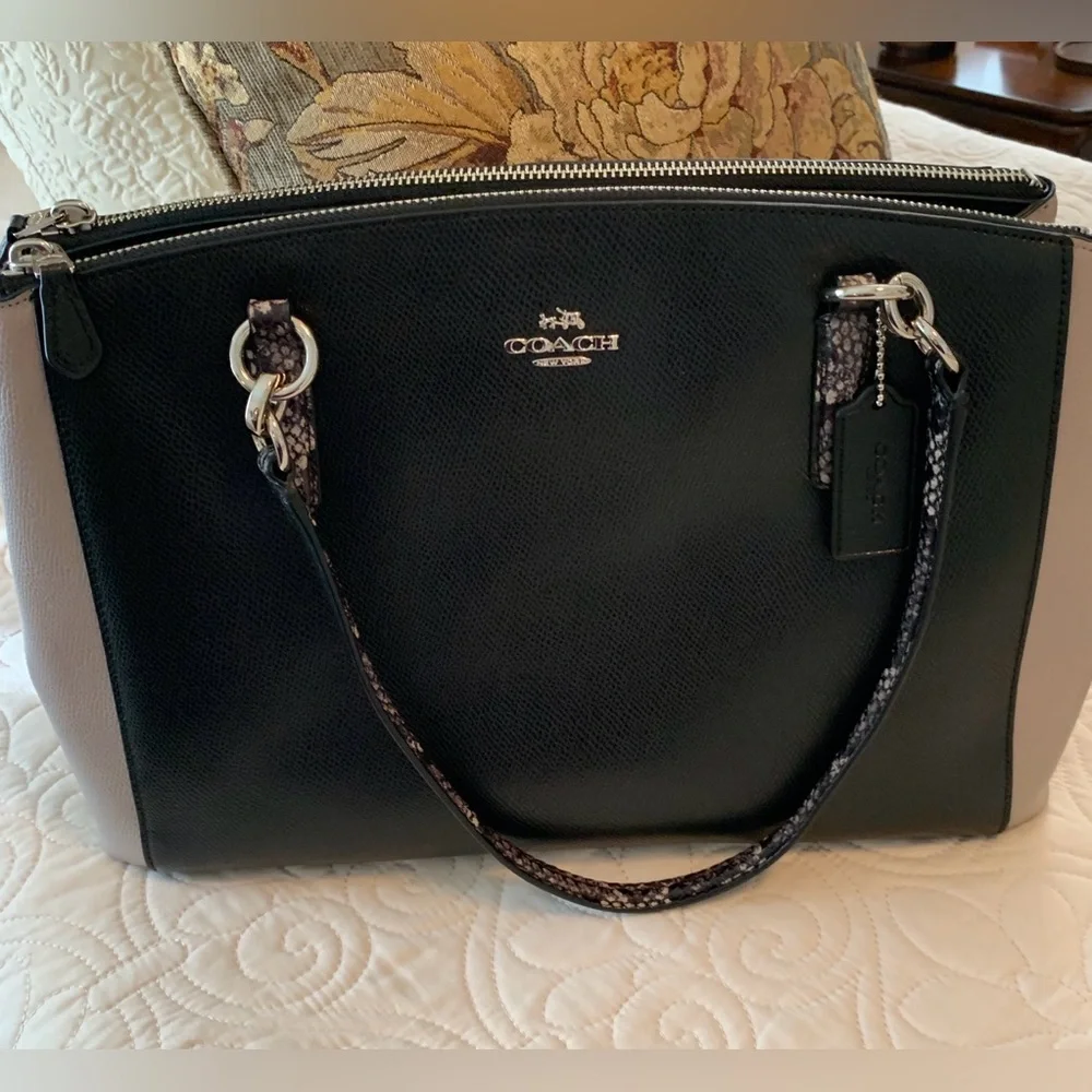 AUTHENTIC- COACH Christie Cross Grain Leather Carryall in Black and Taupe. - Picture 1 of 8